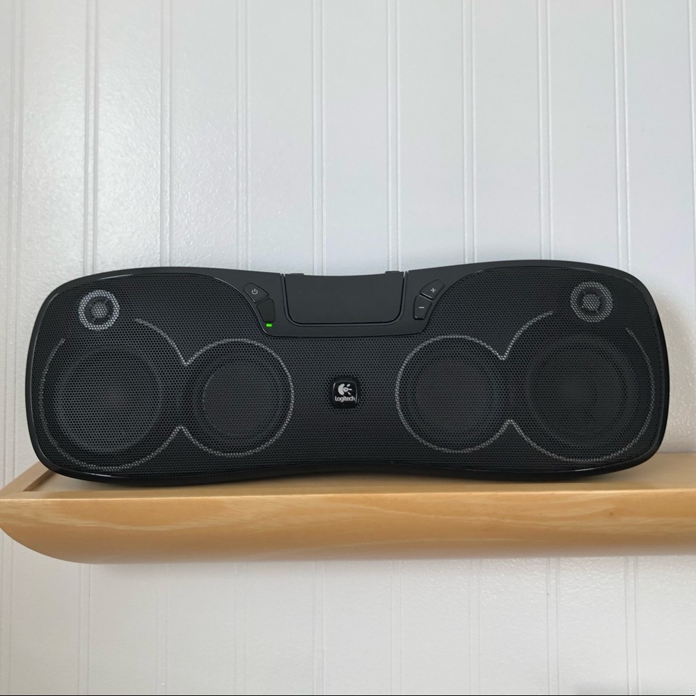 Logitech Portable Speaker S715i iPod iPhone Portable Rechargeable Speaker EUC